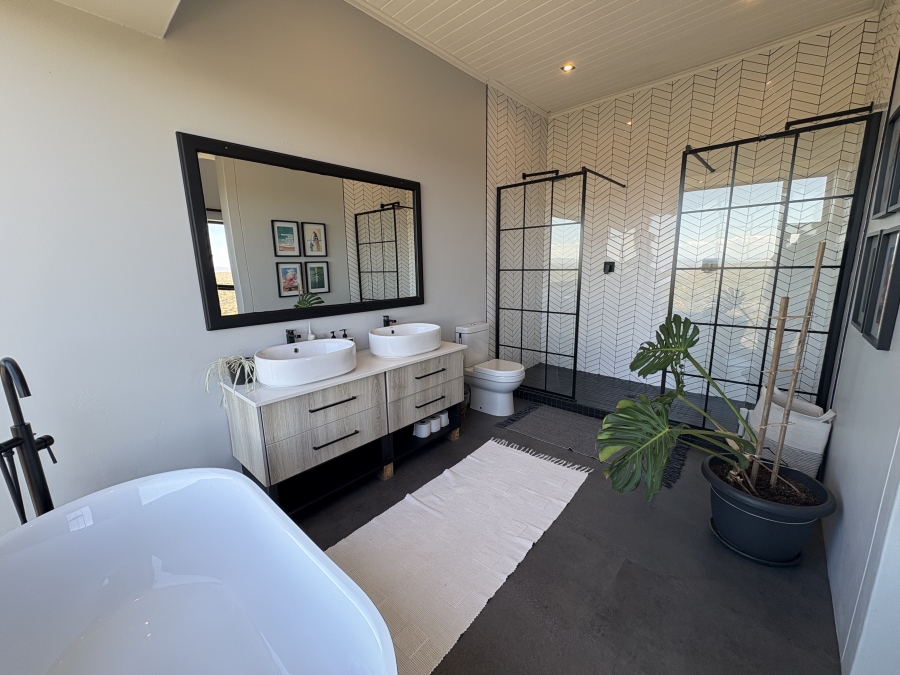 5 Bedroom Property for Sale in Pearl Bay Western Cape